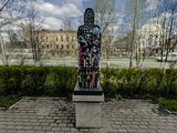 Памятник беременной женщине